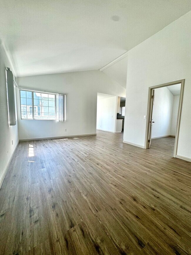 Building Photo - 111 Ximeno Ave