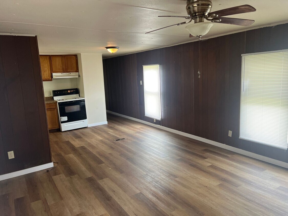Primary Photo - Beautifully Updated 3 bedroom 2 bath home