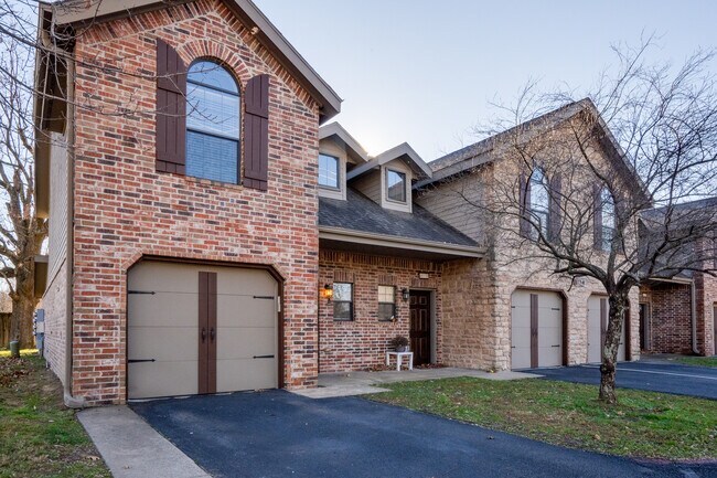 Building Photo - 4015 Glenstone Terrace