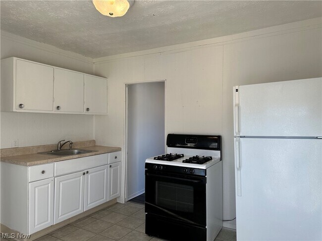 Building Photo - 2389 29th St SW