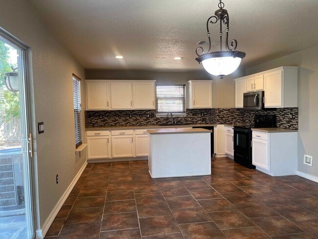 Building Photo - 11024 Dublin Briar