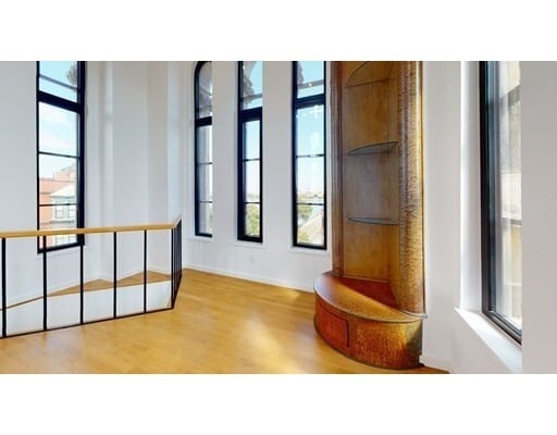 Building Photo - 492 Beacon St