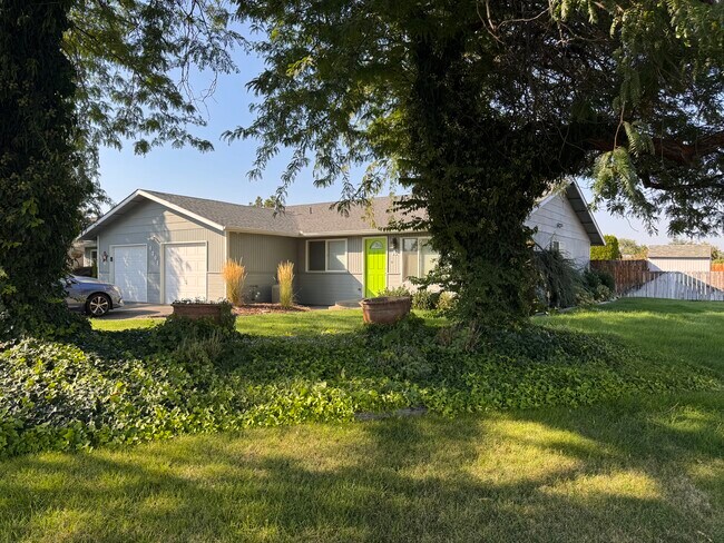 Building Photo - 4301 W Viola Ave