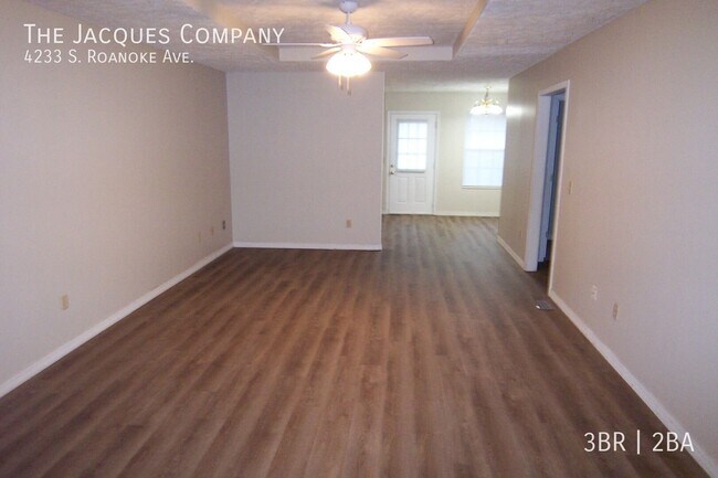 Foto del edificio - 4233 S Roanoke Ave