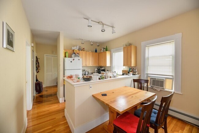 Building Photo - 39 Skehan St