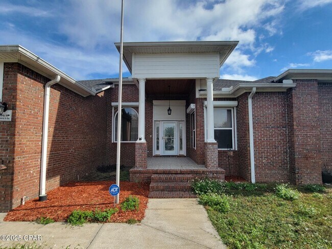 Foto del edificio - 7327 Rodgers Dr