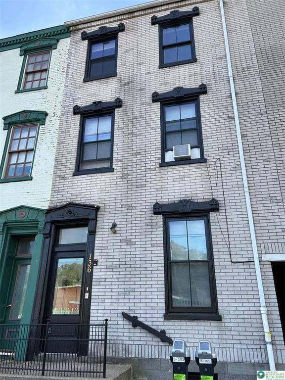 Building Photo - 136 Bushkill St