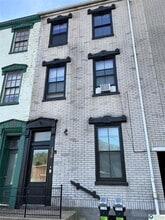 Building Photo - 136 Bushkill St