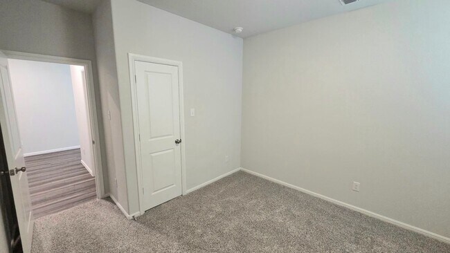 Building Photo - 920 Santa Lucia Dr