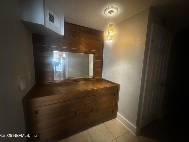 Foto del edificio - 2628 Myra St