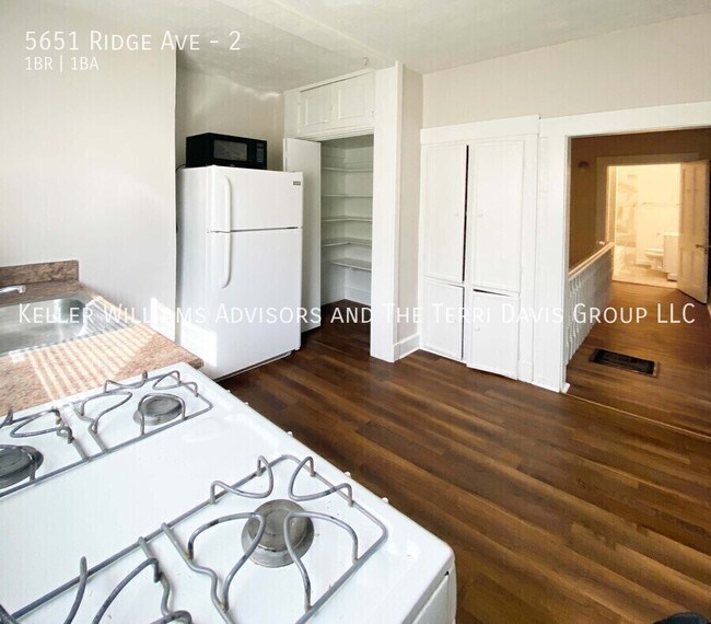 Foto del edificio - 5651 Ridge Ave