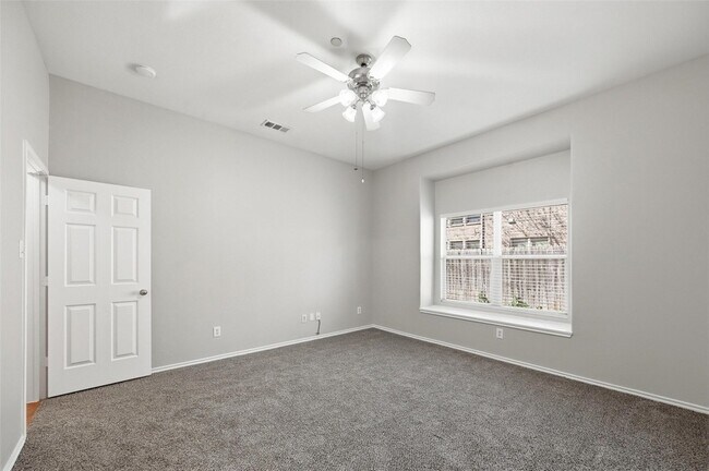 Foto del edificio - 9842 Wake Bridge Dr