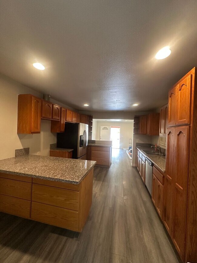 Building Photo - 7805 Whitsett Ave