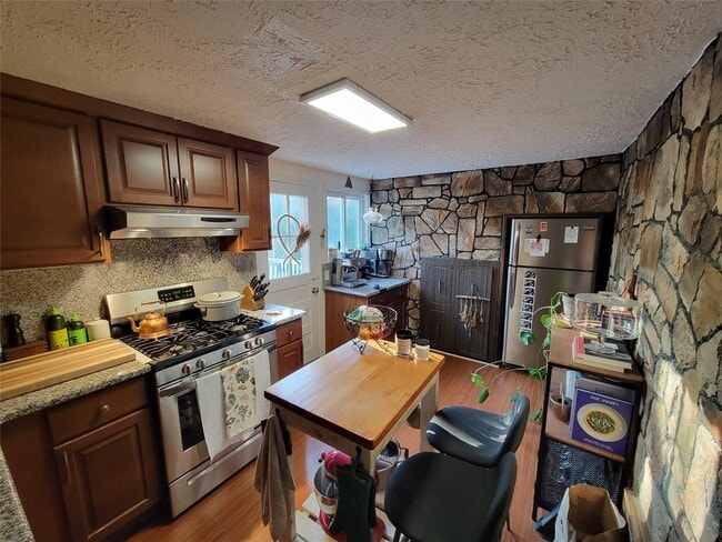 Building Photo - 34 Cayuga Ave