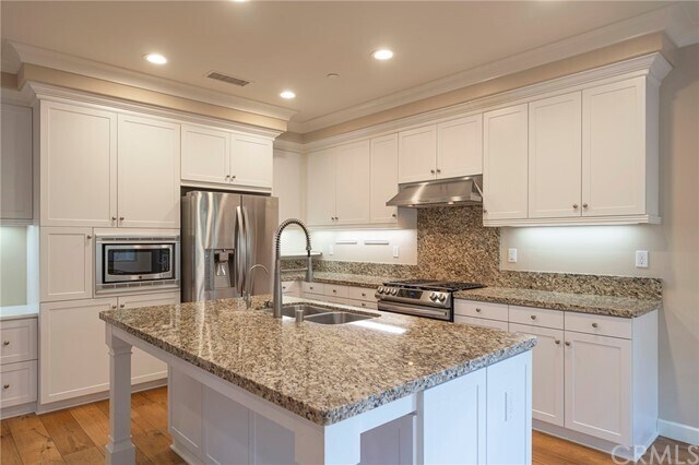 Building Photo - 104 Pendant