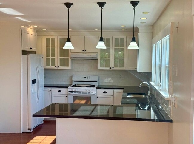 Kitchen - 2741 57th Ave SW