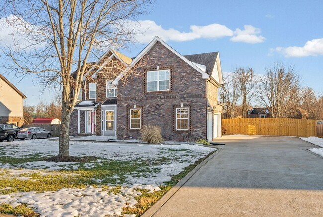 Building Photo - Pet Friendly Four Bedroom!