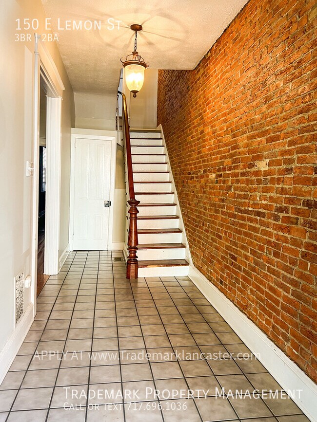 Building Photo - Beautiful and Spacious City Town Home