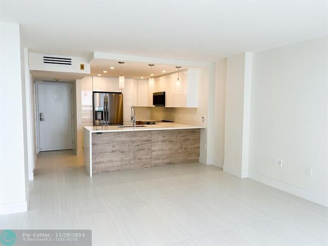 Foto del edificio - 600 NE 36th St