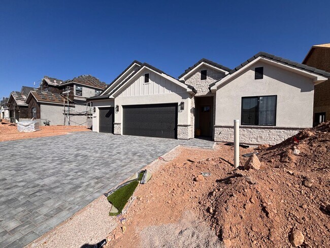 Building Photo - Brand New 4 bed 3 bath home in Desert Canyons