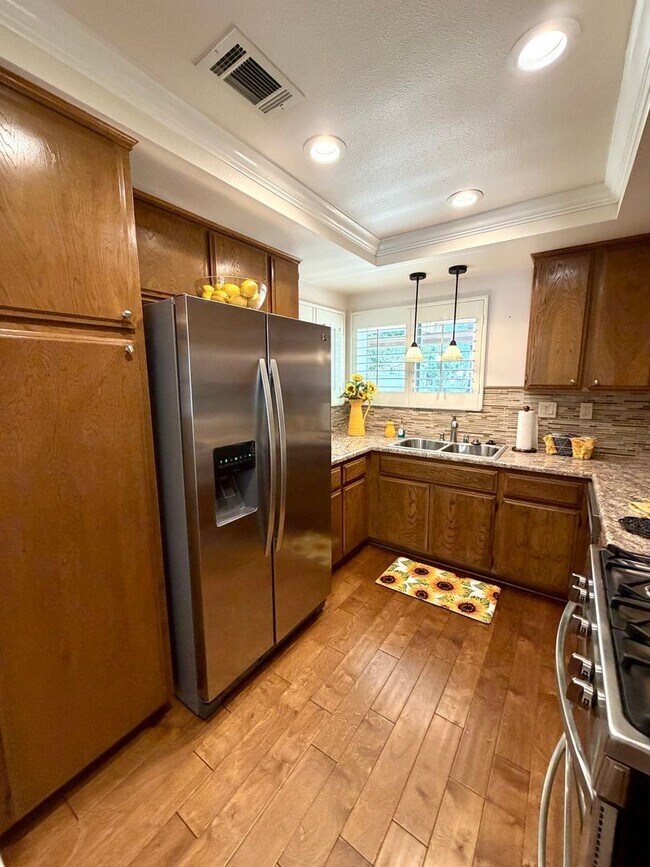 Building Photo - Charming Claremont Condo in a Peaceful Community