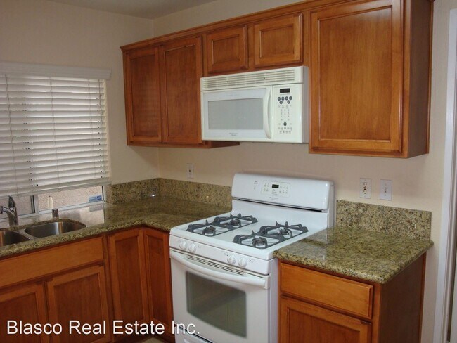 Building Photo - 3 br, 2.5 bath House - 7691 Haven  Ave #C