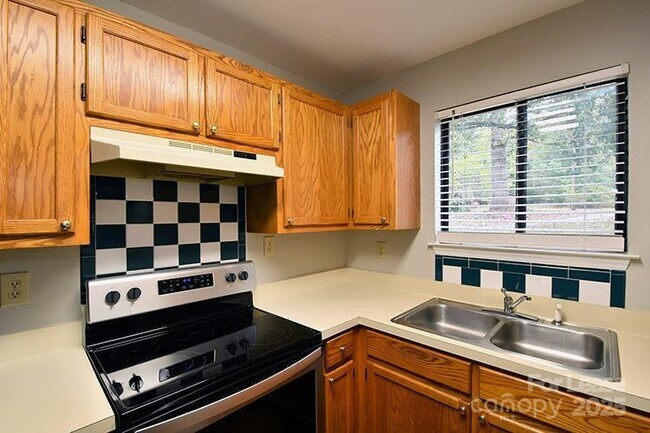 Building Photo - 411 Mallard Head Pl