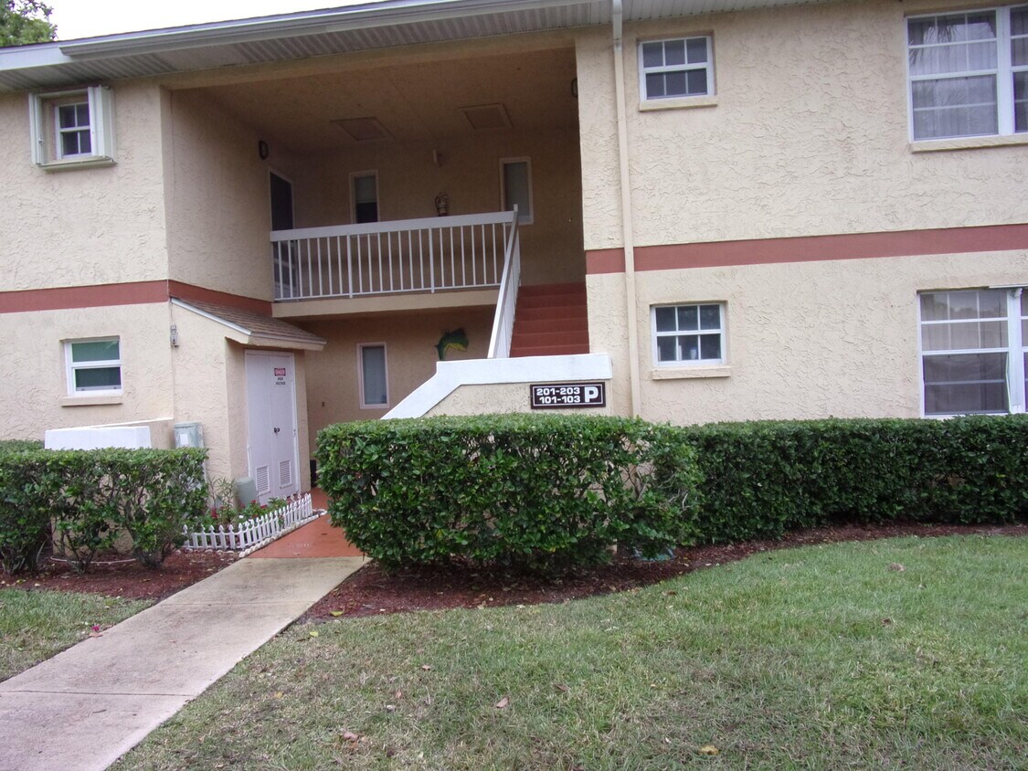 1550 SE Royal Green Cir Unit P203, Port Saint Lucie, FL 34952 Condo
