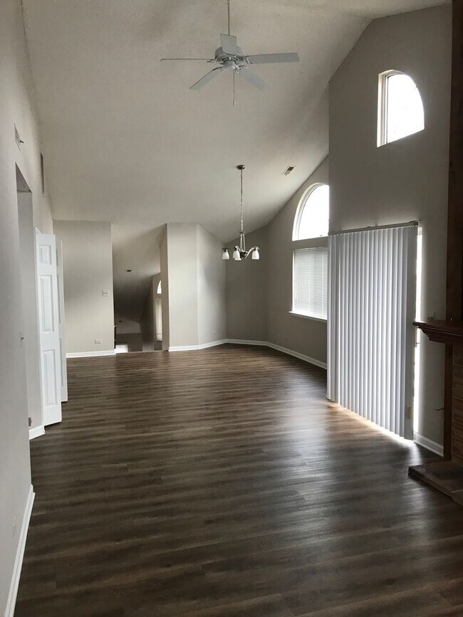 Building Photo - 1013 Courtland Dr