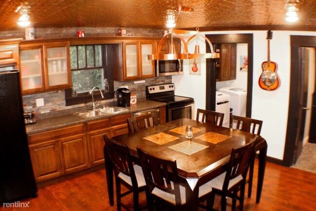 Building Photo - 3 br, 1 bath House - 7250 S Strain Ridge Rd