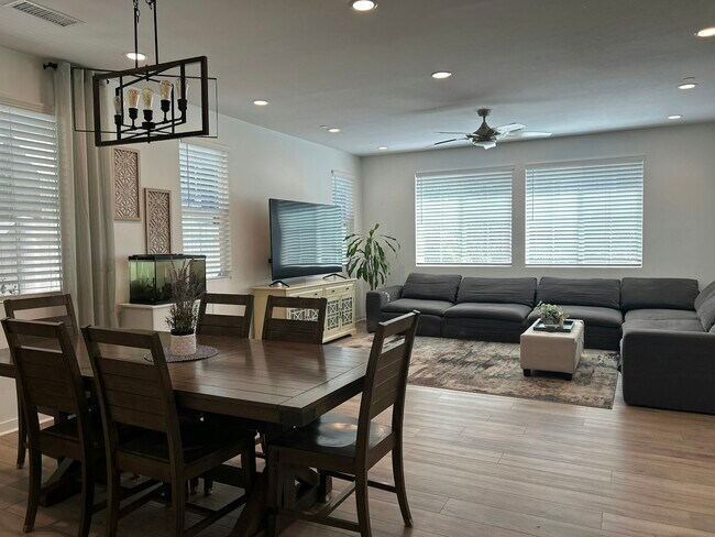 Building Photo - 9020 Hightail Dr
