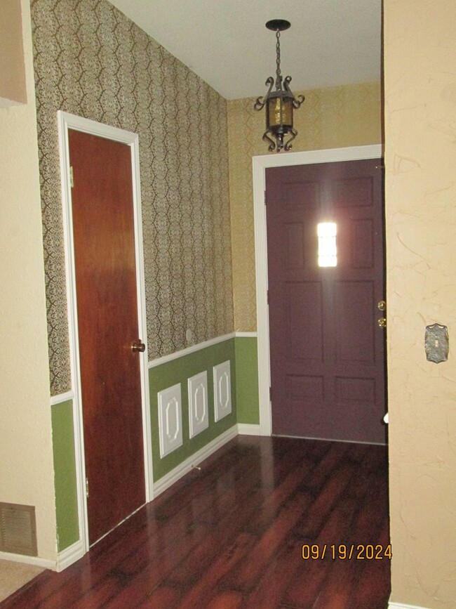 Foto del edificio - HOUSE  -- 3 bedrooms, 2 bathrooms, Garage