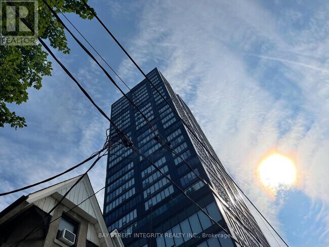 Building Photo - 203 College St