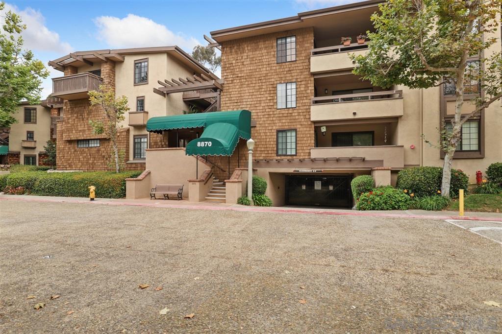 Main building entry - 8870 Villa La Jolla Dr