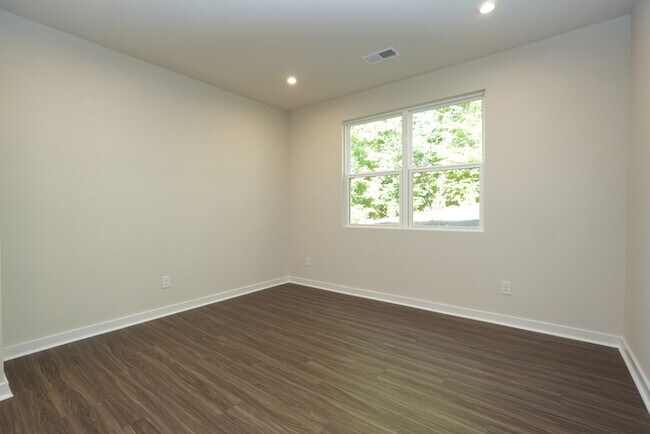 Foto del edificio - Brand New 3-Bedroom Townhome in Prime Charlotte Location!