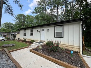 Building Photo - 1116 E Geer St