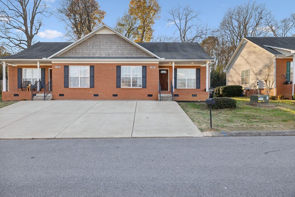 Primary Photo - 730 Cobblestone Dr