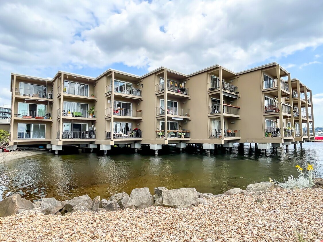 Foto principal - Waterfront 2bd/1bth Condo Downtown Kirklan...