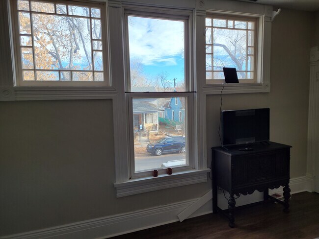 Building Photo - 2115 W Pikes Peak Ave