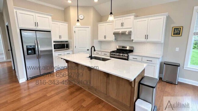 Building Photo - Beautiful Home