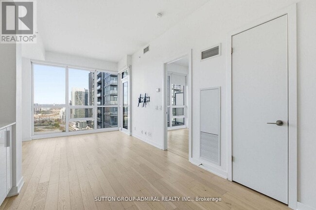 Building Photo - 2212 Lake Shore Blvd W