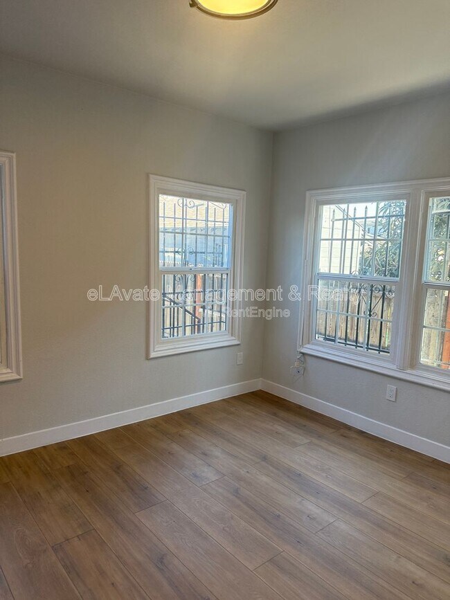 Building Photo - 1607 W 49th St