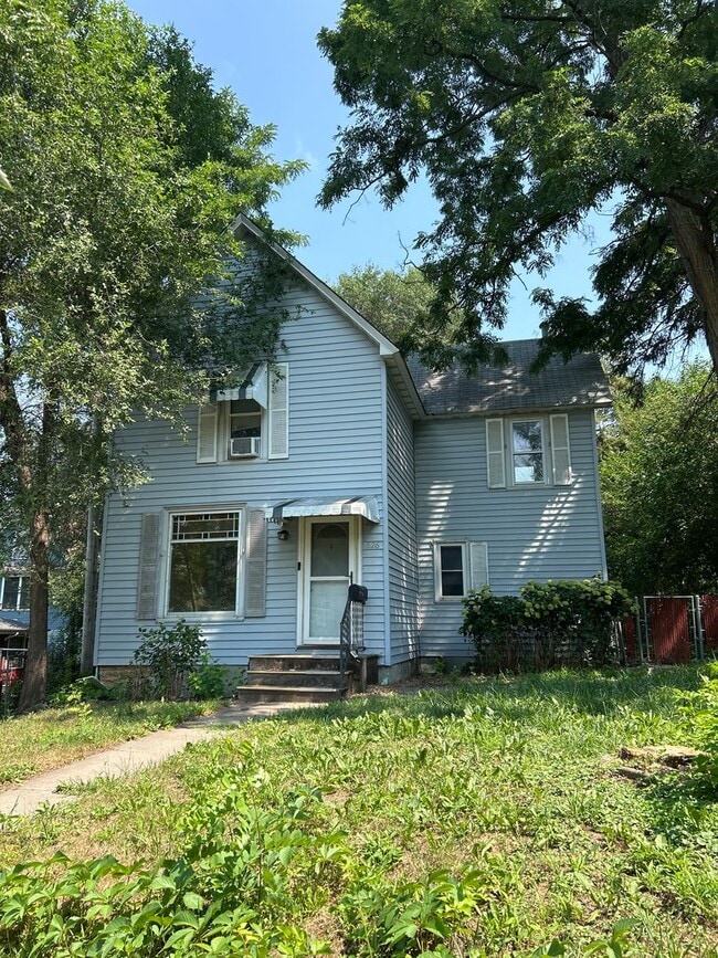 Building Photo - 526 Winslow Ave
