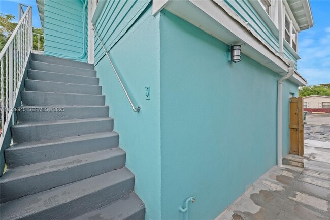 Foto del edificio - 766 NW 42nd St