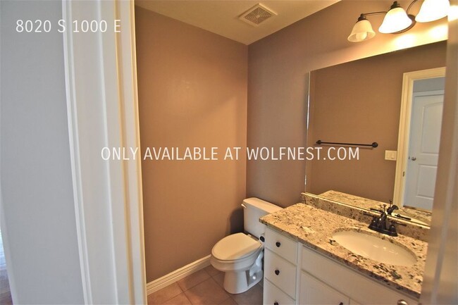 Building Photo - Gorgeous 4 Bedroom Sandy Home!