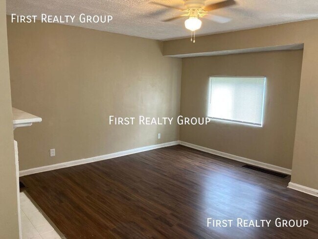 Foto del edificio - Recently Updated 2 Bedroom Single Family H...