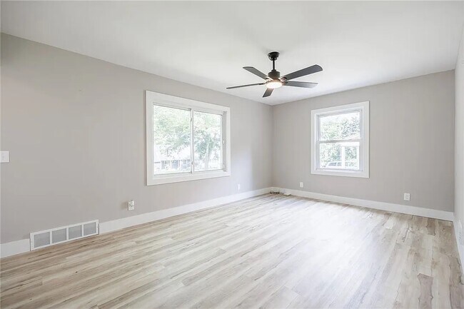 Foto del edificio - 35 Briggs Ave