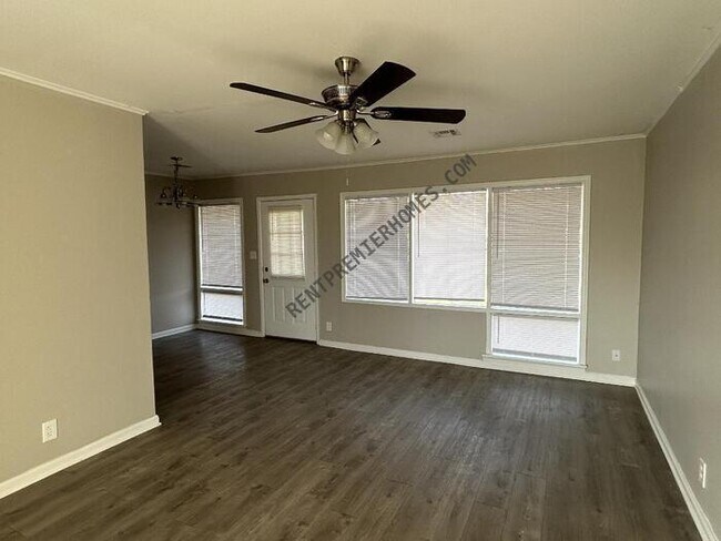Foto del edificio - 4141 E 36th Pl