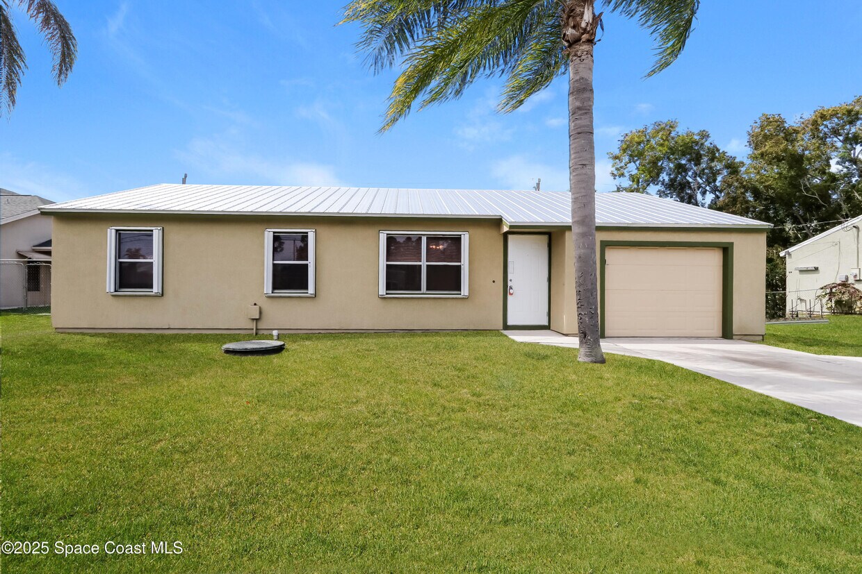 Foto principal - 2252 SE Berkshire Blvd