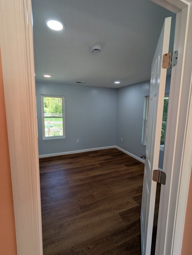 Foto del edificio - 4575 Chapel Springs Pl